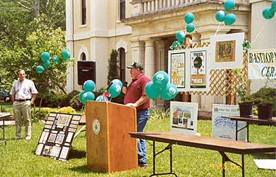 Director of Public Works Department Monty Blackmon discusses tree planting projects and thanks varying volunteer groups for participating.