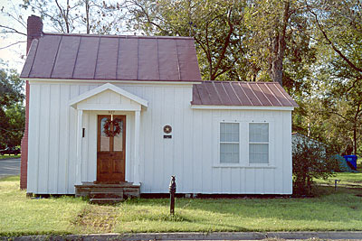 The Honeymoon Hut--907 Cedar St.