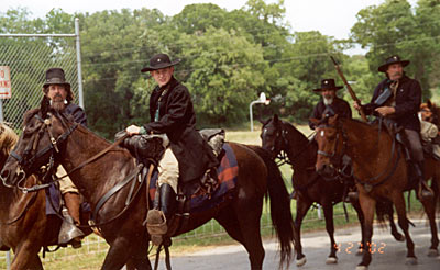 Union soldiers arrive.